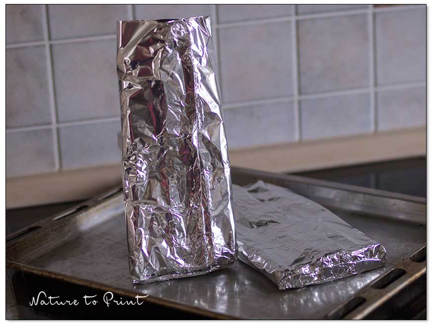 Gebackener Spargel aus dem Ofen in einzelnen Alupäckchen