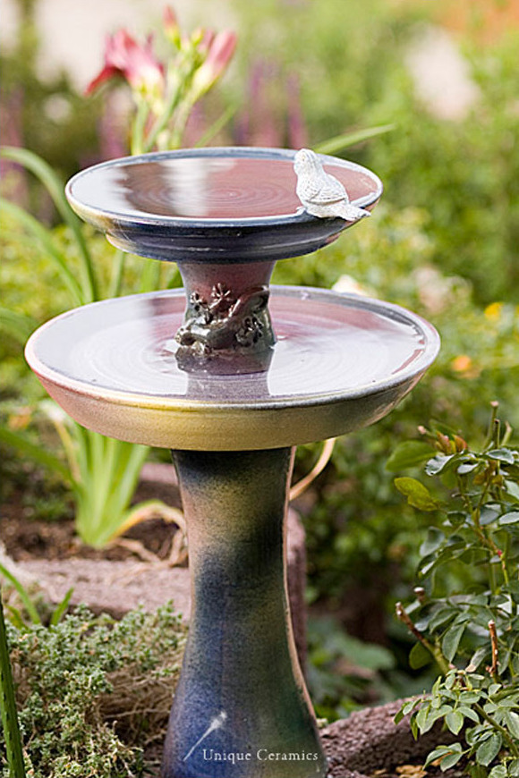 Hübsche Gartenkeramik aber als Vogeltränke leider völlig unbrauchbar. 