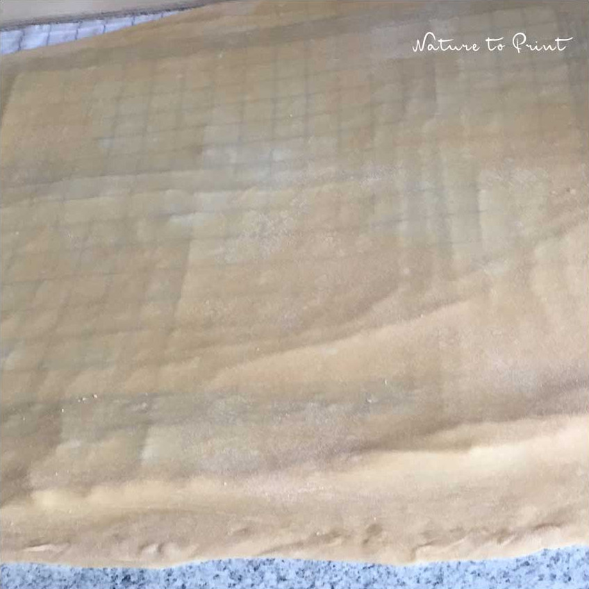 Dünn ausgerollter Strudelteig für Krautkrapfen