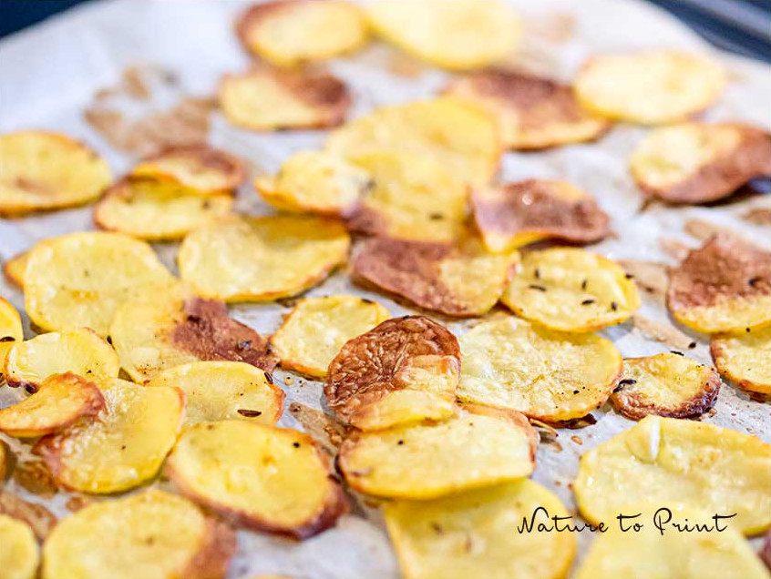 Kross gebackene Kartoffelchips dem Ofen Kross gebackene Kartoffelchips dem Ofen