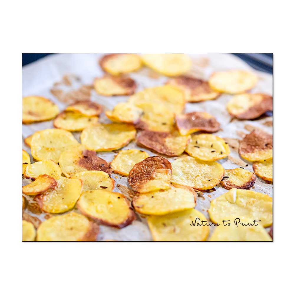 Gesunde Kartoffelchips aus dem Ofen. Kross und lecker. | Diese Kartoffelchips sind keine Sünde: Frisch aus dem Ofen schmecken sie am besten. Ein schnelles und einfaches Rezept für Gourmets.