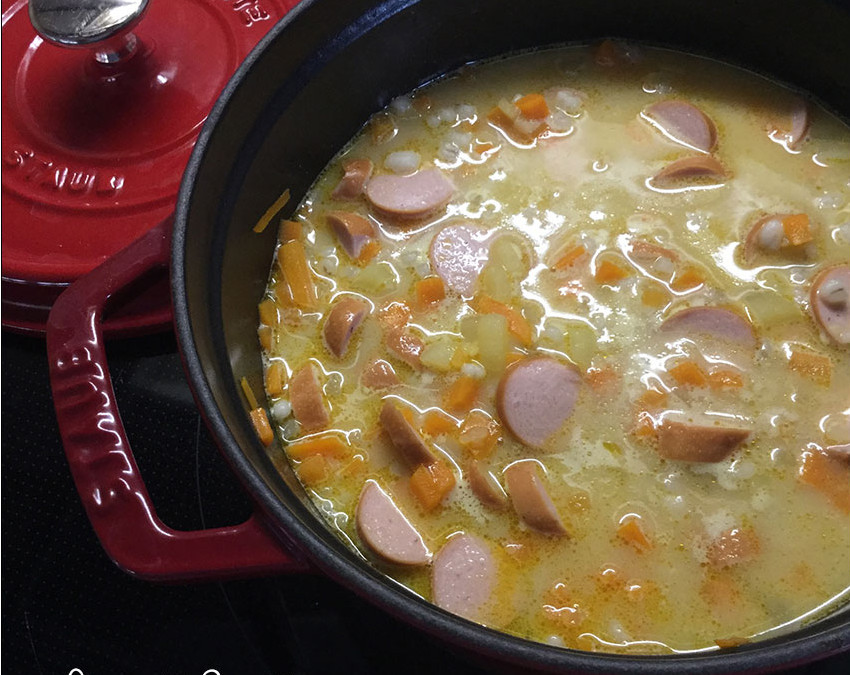Gute Graupensuppe mit Wurzelgemüse aus der Cocotte