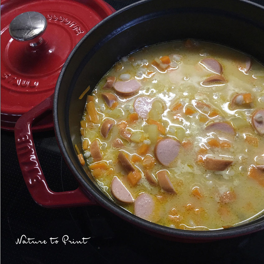 Gute Graupensuppe, in der Cocotte schonend zubereitet