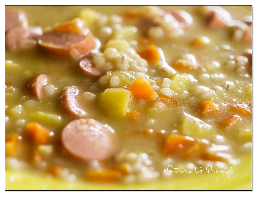 Die Graupensuppe wird schön sämig durch eine mit gekochte, fein geriebene Kartoffel Graupensuppe wird sämig durch eine geriebene Kartoffel