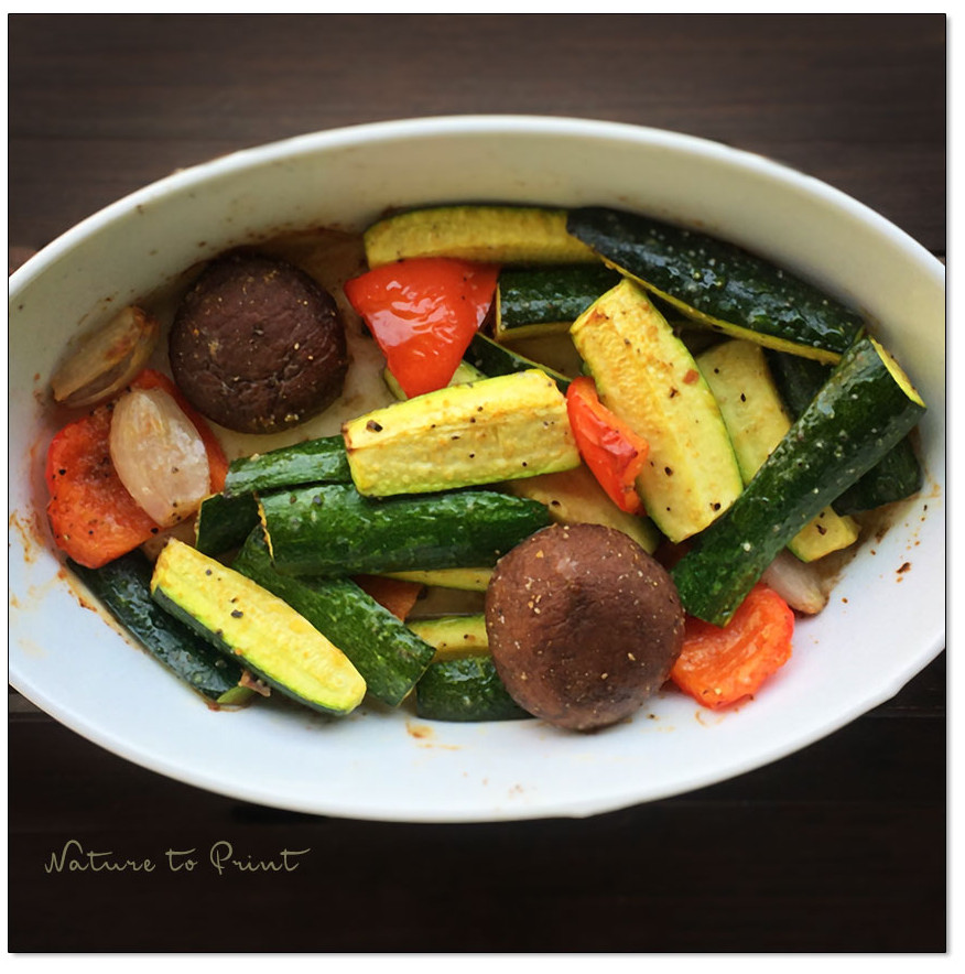 Mediterranes Ofengemüse, ein schnelles, gesundes Rezept für frisches Gemüse aus dem Garten.