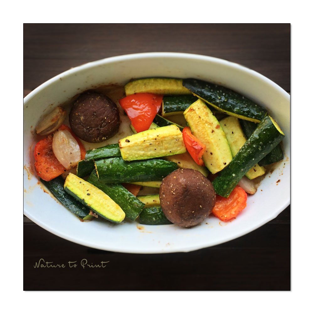 Mediterranes Ofengemüse, ein schnelles, gesundes Rezept für frisches Gemüse aus dem Garten.