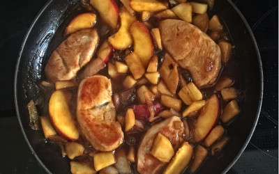 Apfel-Zwiebel-Chutney süßsauer mit Putenfilet und Reis