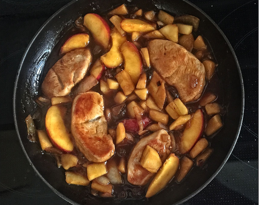 Apfel-Zwiebel-Chutney süßsauer mit Putenfilet und Reis