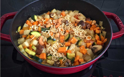 Gemüse-Curry aus der Gusseisen-Cocotte, leicht & lecker.