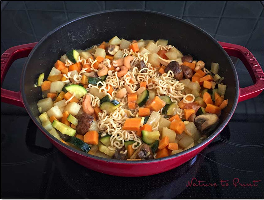 Gemüse-Curry aus der Gusseisen-Cocotte, leicht & lecker.