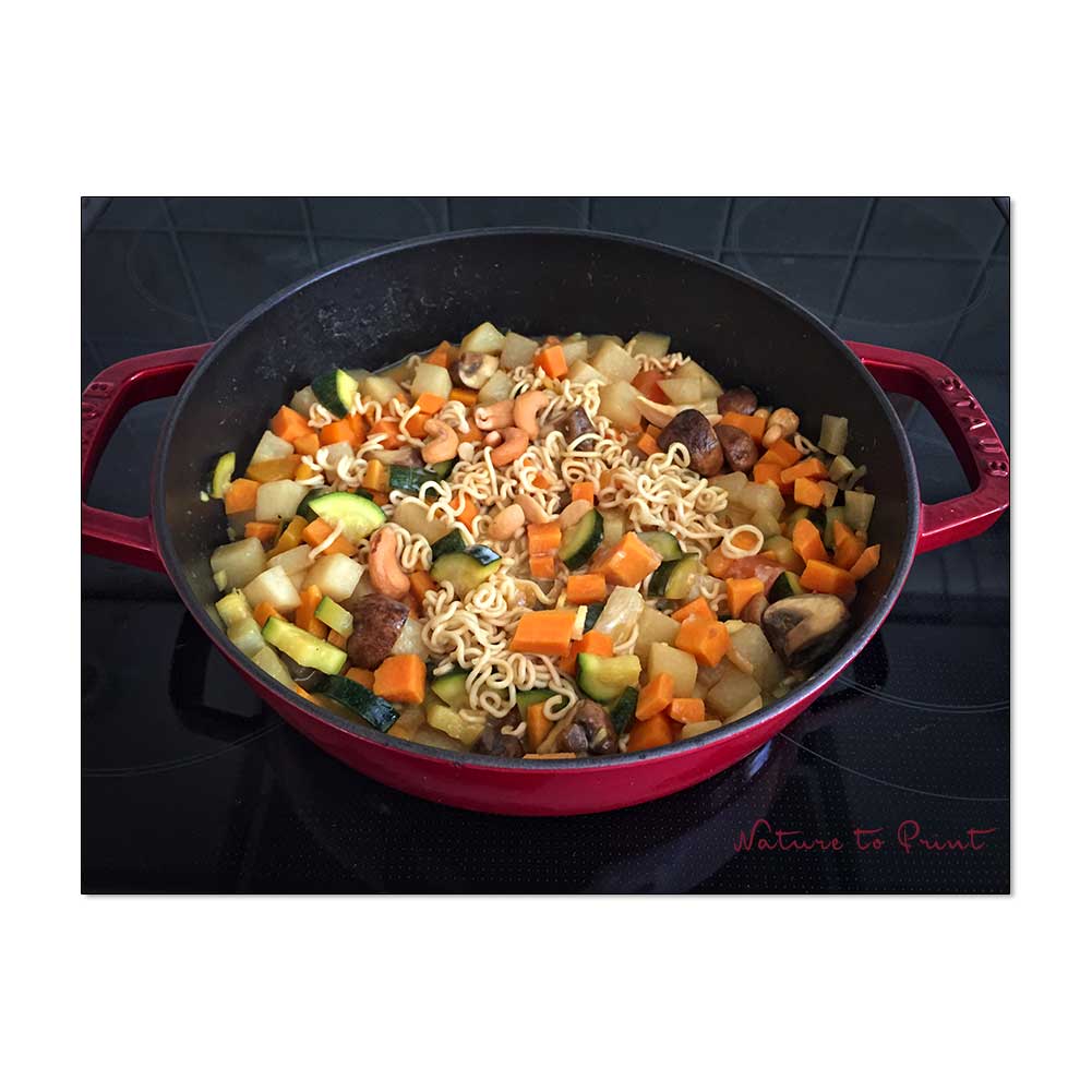 Schnelles Gemüse-Curry aus der Gusseisen-Cocotte