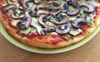 Zucchini-Pizza Lievito Madre. Die Sommerpizza, frisch aus dem Garten.