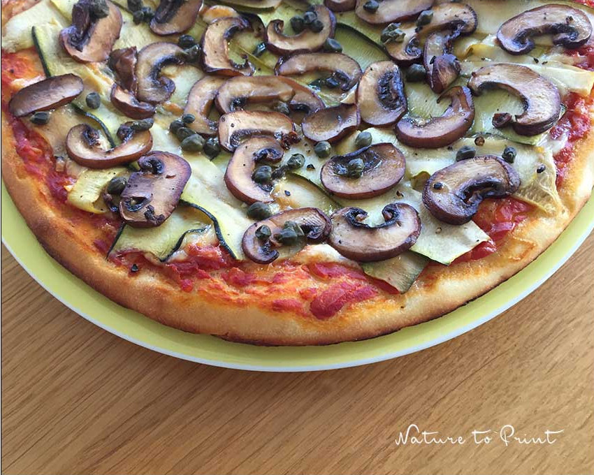 Zucchini-Pizza Lievito Madre frisch aus dem Ofen. Einfach und so lecker.