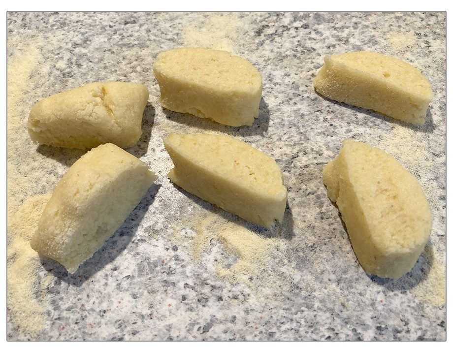 Selbst gemachte Schupfnudeln aus Kartoffelteig