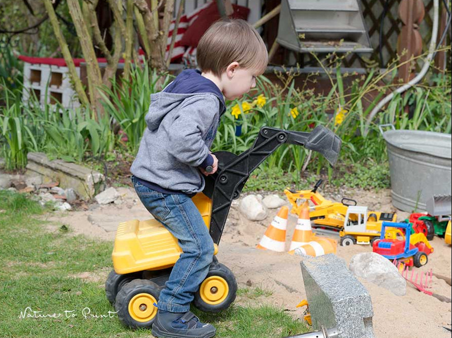 Garten kindersicher machen: Decken Sie den Sandkasten ab