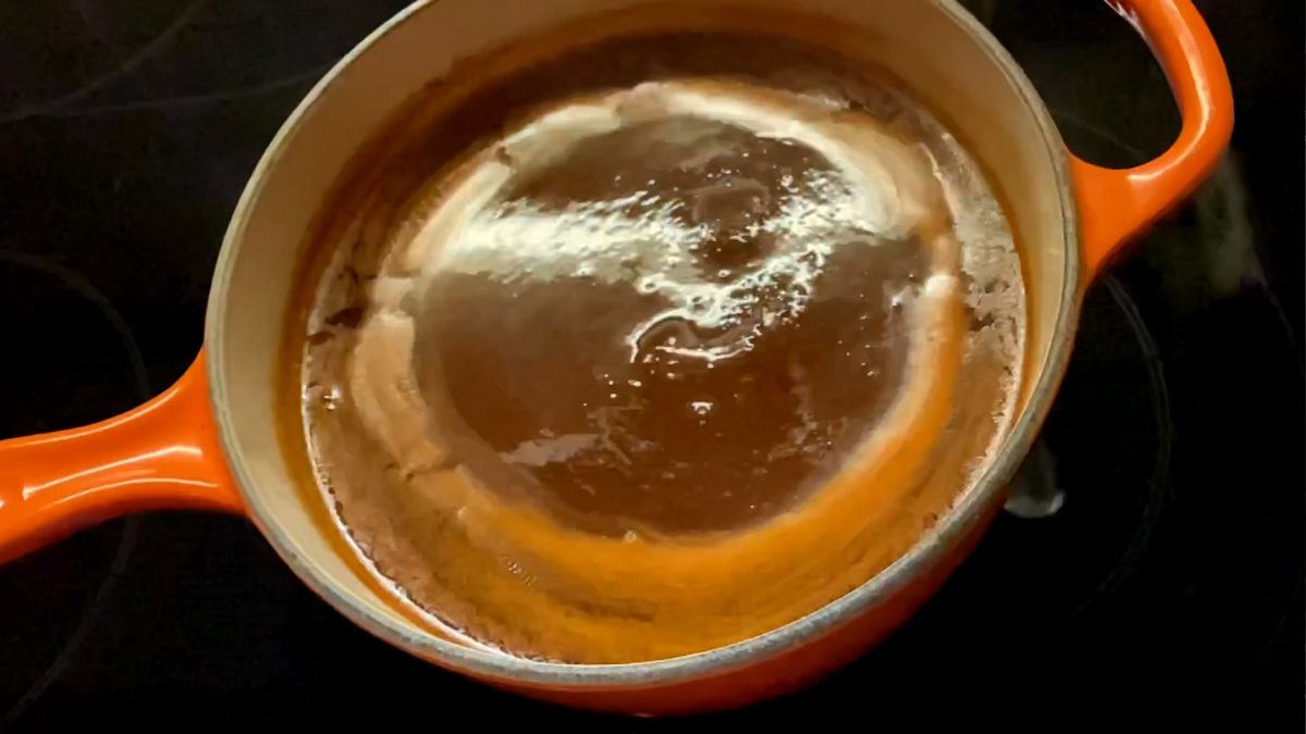 Bratensoße selber machen. So gelingt der Festtagsbraten.