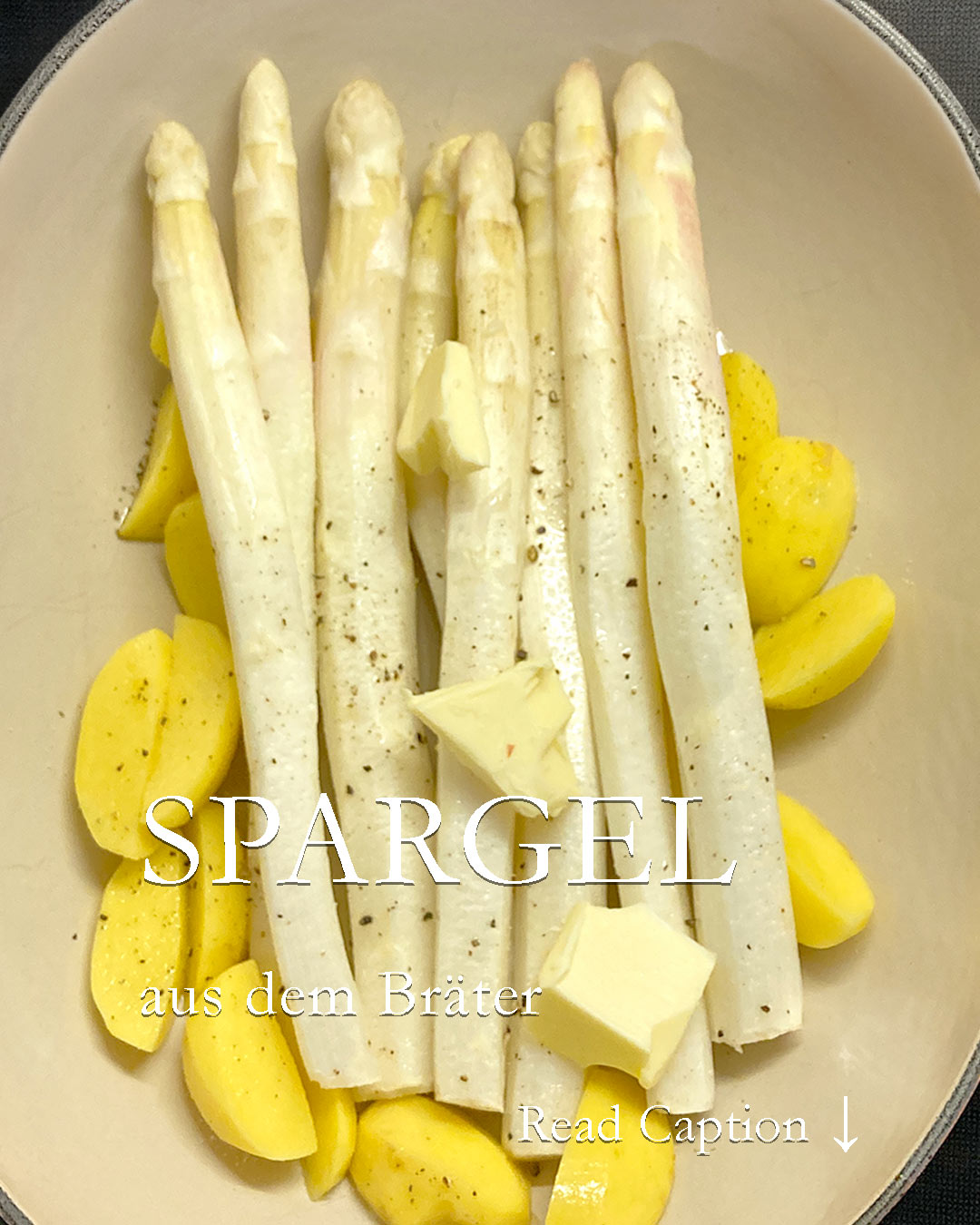 Spargel schmeckt immer. Am liebsten ist er mir, wenn ich ihn ohne viel Tamtam zubereiten kann. Spargel aus dem Bräter ist so ein einfaches Rezept und geht so:

500 Gramm frischen Spargel schälen
200-250 Gramm Kartoffeln schälen und vierteln
direkt in einen Bräter mit fest schließenden Deckel legen.

Kräftig würzen mit
Salz, Pfeffer,
zusätzlich eine Prise Zucker direkt auf den Spargel

Etwa 100 ml Weißwein dazu
und 2-3 Flocken Butter

Aufkochen lassen und dann Deckel drauf.

Nach etwa 20 min kontrollieren,
Deckel ab
Spargel umschichten

Flüssigkeit reduzieren,
dann eine weitere Flocke Butter dazugeben
Spargel darin anbraten

Garzeit: etwa 25-30 min je nach Dicke der Stangen

Guten Appetit

Weitere Rezepte aus meiner Landküche im Blog
https://www.wo-blumenbilder-wachsen.de/rezepte-lieblingsessen-landkueche/

#rezept #spargel #kochen #lecker #gesundeküche #gemüse