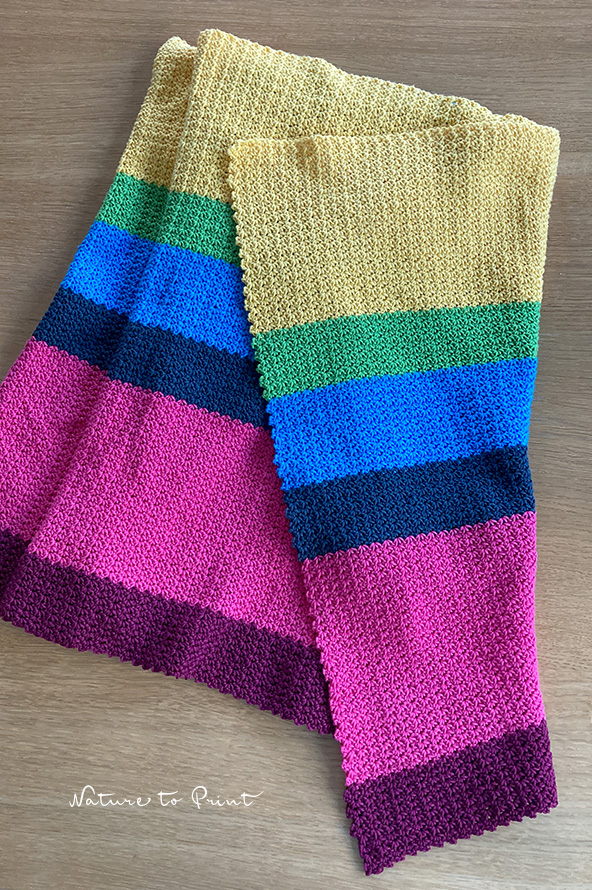 Plaid mit Wölkchenmuster in Regenbogenfarben