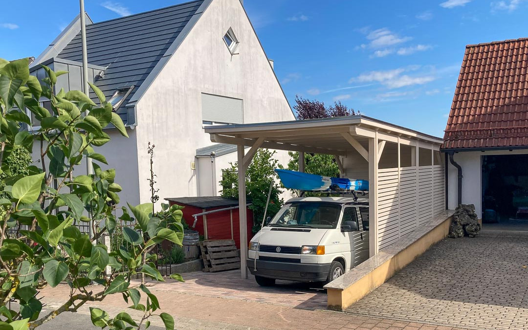Cleveres Carport mit Anbau und vielen Extras