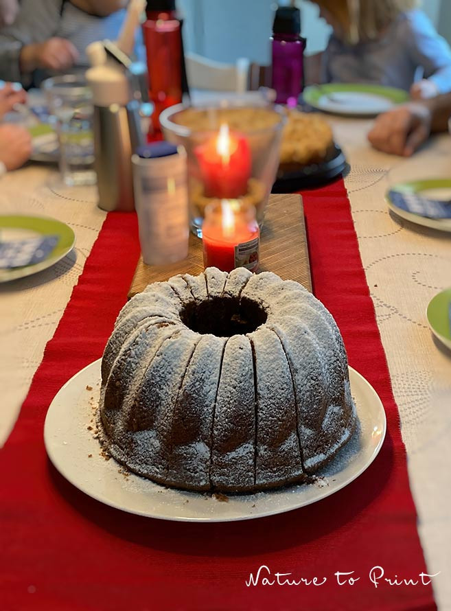 Geburtstagstafel mit Rotwein-Schokoladenkuchen