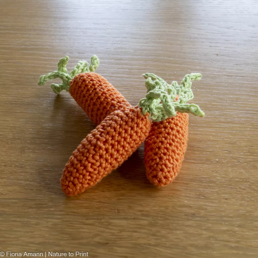 3 kleine zarte Karotten / Möhrchen für die Kinderküche