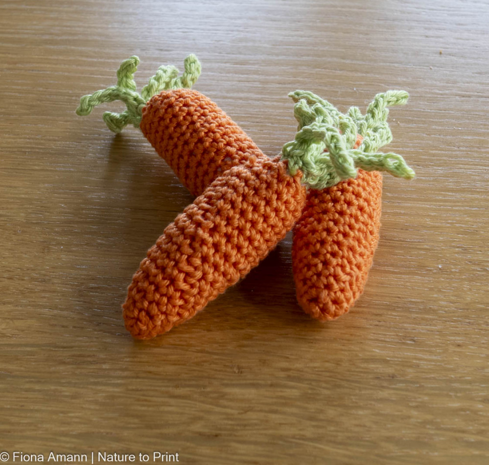 3 kleine zarte Karotten / Möhrchen für die Kinderküche