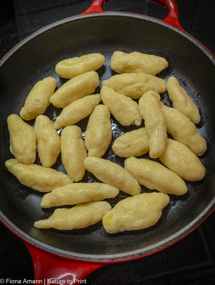 Schupfnudeln in der Pfanne vor dem Bräunen