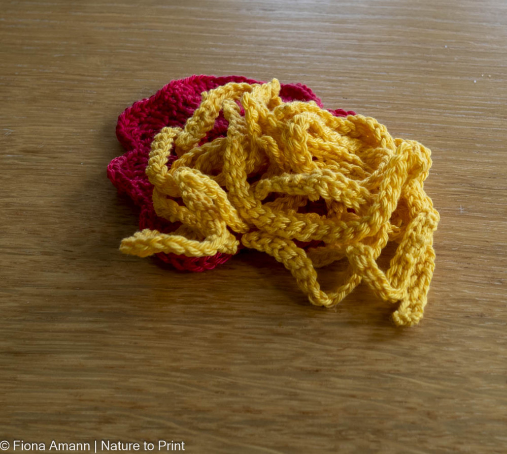 Spaghetti mit Tomatensauce häkeln für Kinderküche oder Kaufmannsladen